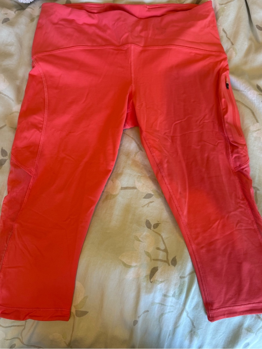 lululemon athletica Women’s Coral Pink Crop Leggings